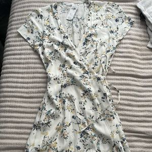 Brand new with tags! Gorgeous Abercrombie dress never worn